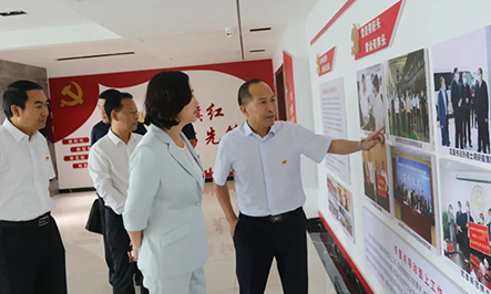 Xu Lijuan, Secretary of the Party Group and Director of the Municipal Urban Management Bureau, and a delegation stationed by the Red Collar Secretary of Xingang Group, conducted research and discussion
